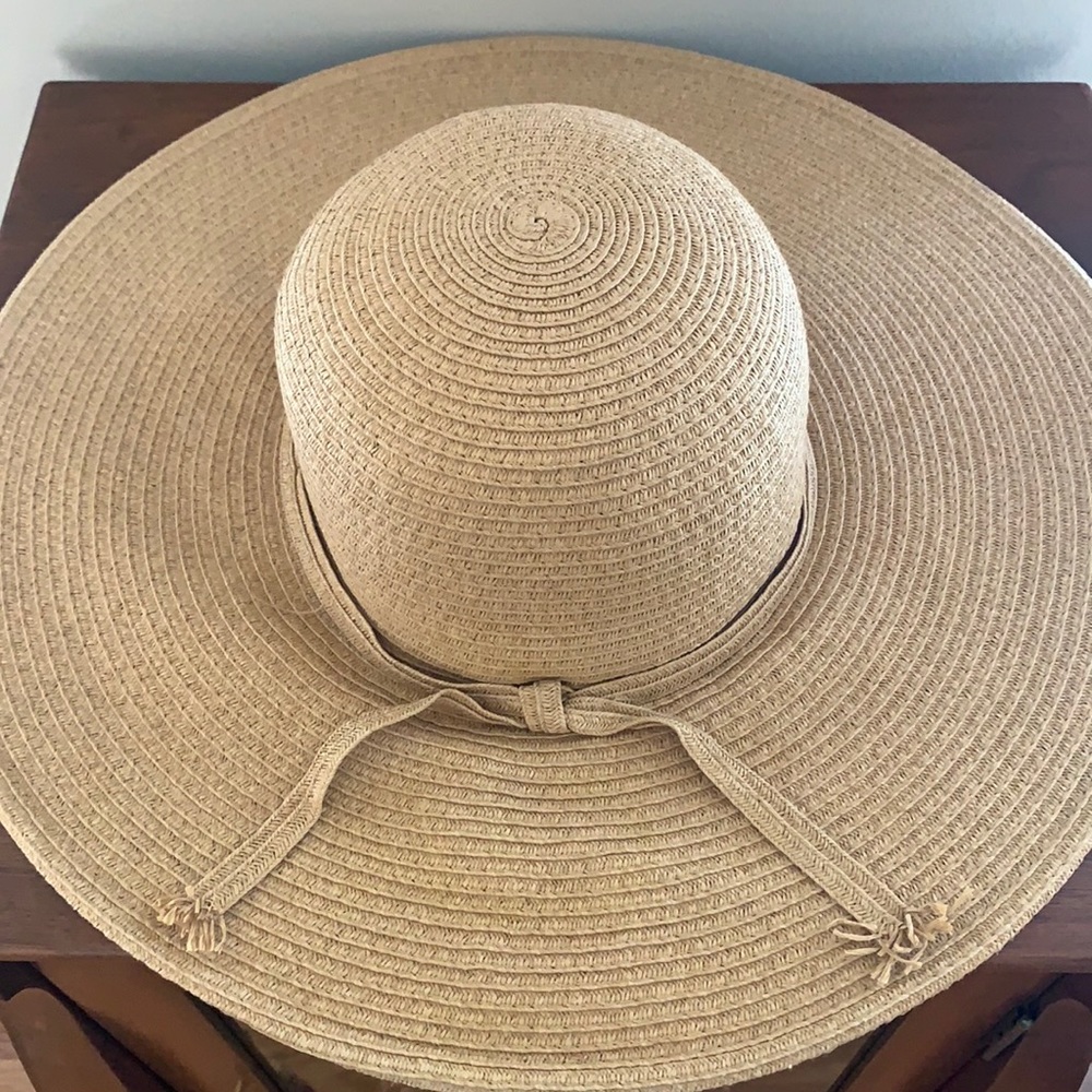 Sun N’ Sand floppy natural straw beach hat